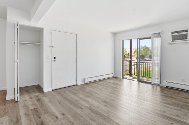 Photo - $1,140.95 with $300 off the first month's rent, 1 Bed - 1 Bath, Condo in Denver with Easy Access ... Unidad A12