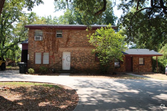 Building Photo - Efficiency Unit Near Downtown Tyler! Rental