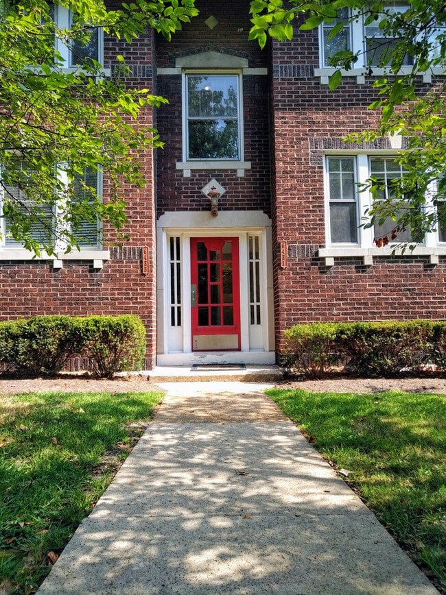Building Photo - 6431-6433 Alamo Unit 2W
