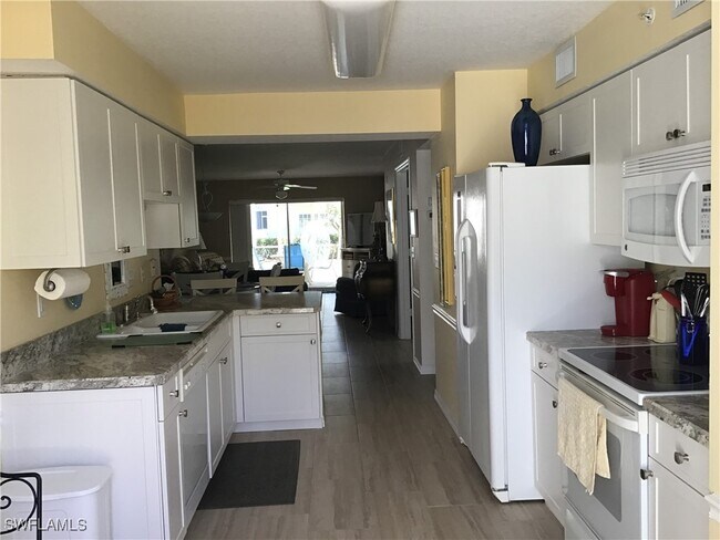 Photo - 28861 Bermuda Lago Ct Unidad 105