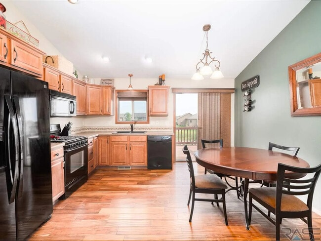 Photo - 3300 E Brewster St