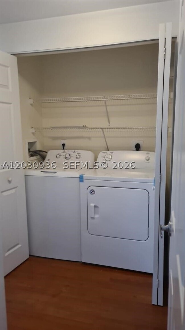 8020 N Nob Hill Rd Unit 205