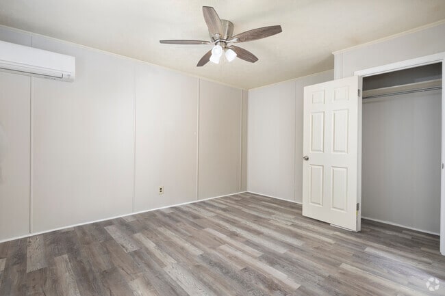 1BR, 1BA - 500SF - Bedroom Angle 1