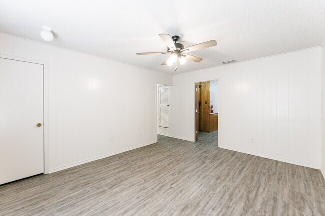 Photo - Freshly Updated - 2/1 Apartment with easy access to the Loop Unidad C