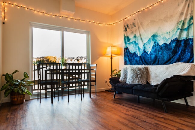 Living Room, 3 bed 2 bath
