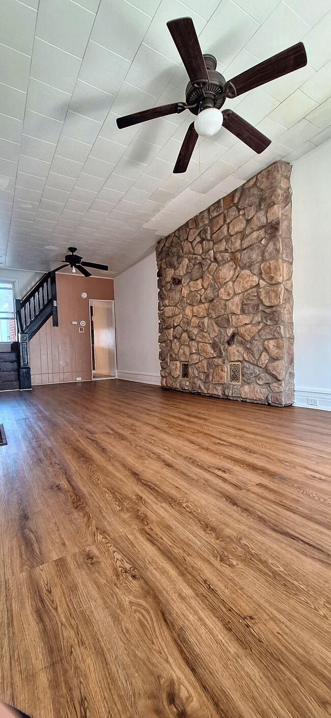 Photo - 925 1/2 W Liberty St