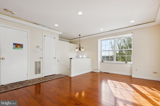 Photo - Amazing Opportunity to RENT This beautiful updated 3 levels TH. 3 beds and 3 .5 baths.