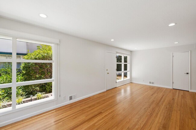 Photo - Light-Filled Garden-Level Apartment Near Downtown Menlo Park Unit Roble 815-1'