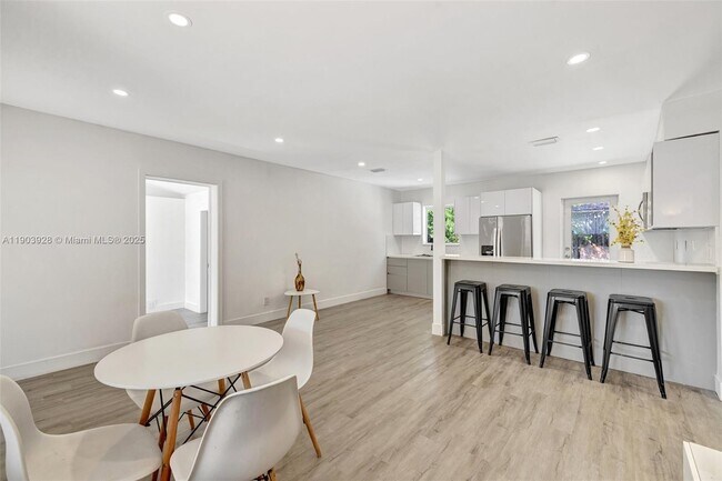 Photo - 843 SW 20th St