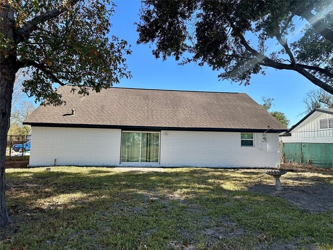 Photo - 9410 Pipestone St