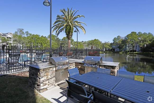 Grilling area - The Grand Reserve at Park Isle Apartments
