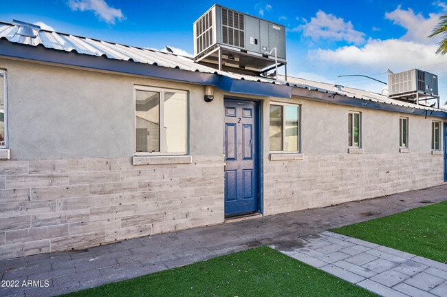 Building Photo - 1860 W Glenrosa Ave Unit 2 Rental