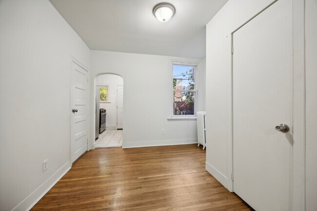 Photo - 2039 Aikens St