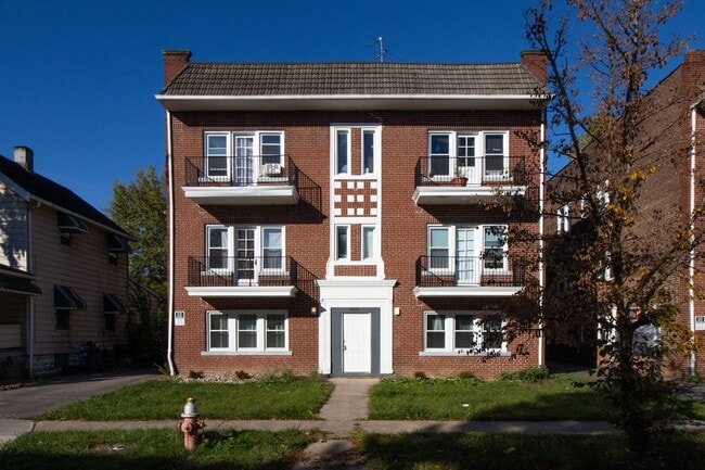 Building Photo - 3300 E 149th St Unit 7