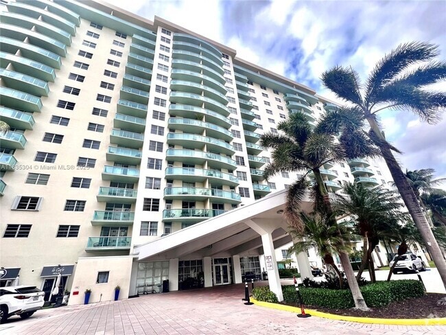 Building Photo - 19390 Collins Ave Unit 718 Rental