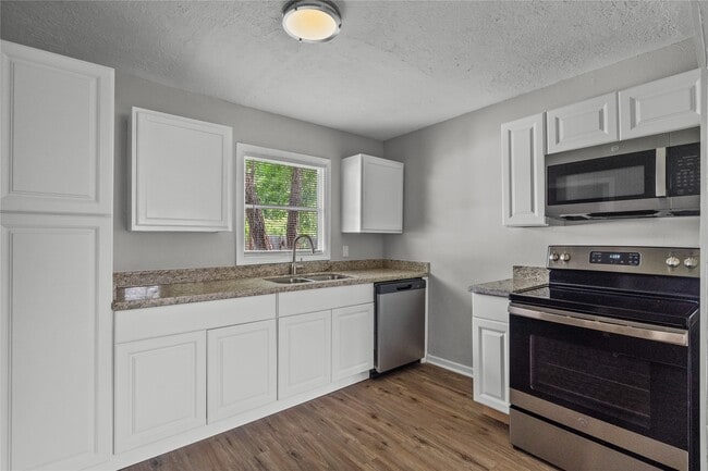 Photo - 5931 Southville St