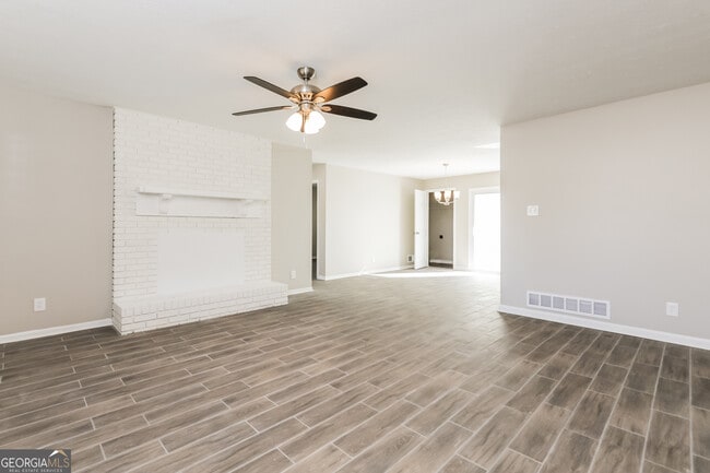 Photo - 219 Deerfield Dr