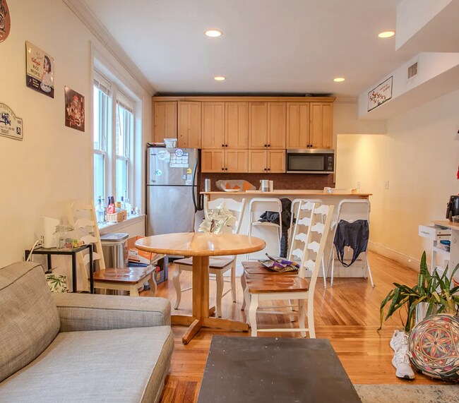 Photo - 61 Thatcher St