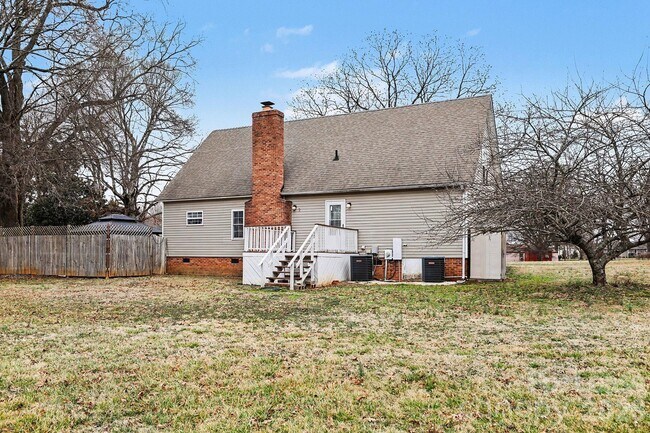 Photo - 2166 Statesville Hwy