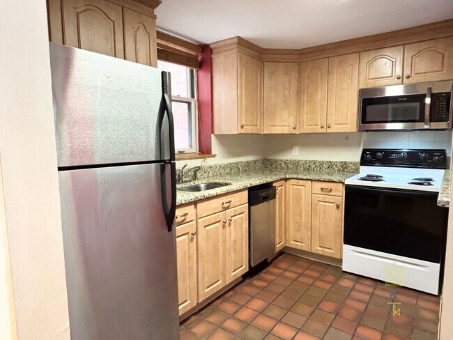 Building Photo - 96 Gainsborough St Rental