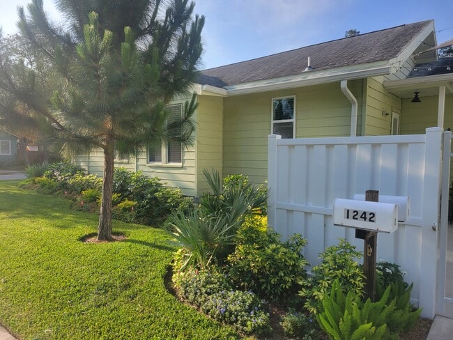 Photo - 1240 13th St N