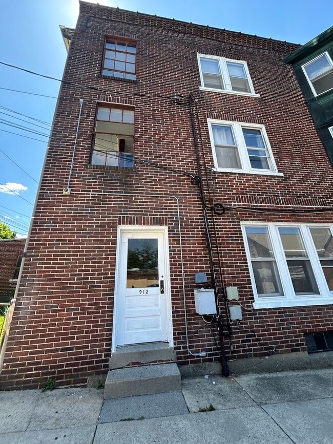 Building Photo - 912 S 7th St Unit 1