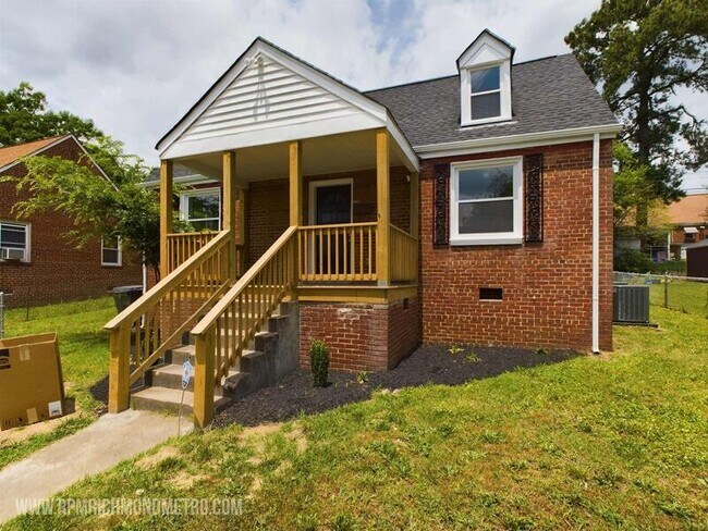 Photo - 1002 Jamestown Ave House