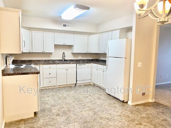 Photo - 17405 Pipers Way