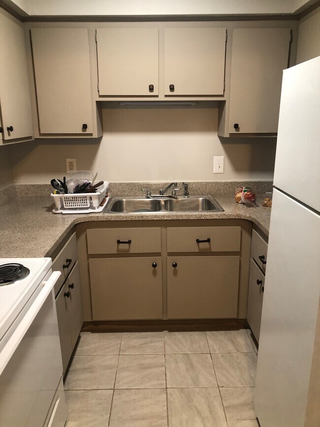 Lakeshore Hilltop Apartments