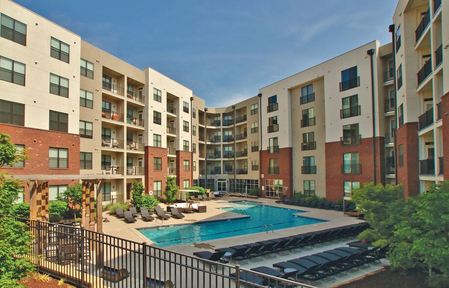 Pine Street Flats Off Campus Housing Nashville Tn Pool