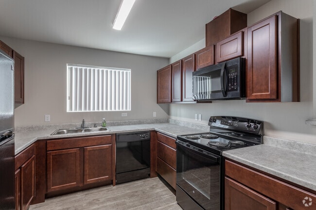 3BR, 2BA - 1,286 SF