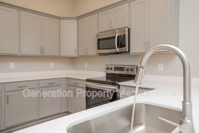 Photo - 590 Strong Ave