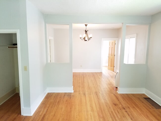 Building Photo - 1144 Center St W Unit #1 Rental