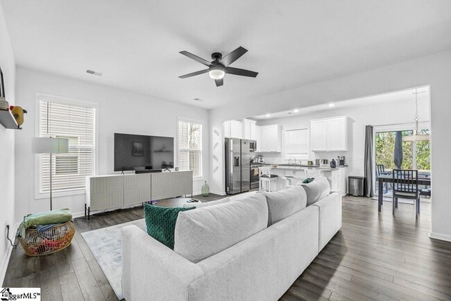 Photo - 329 Hartland Pl