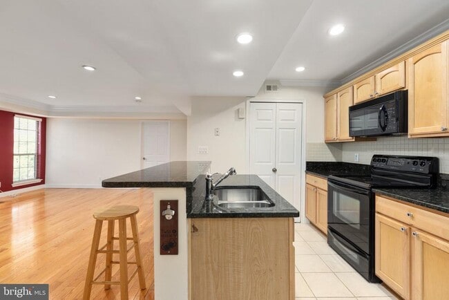 Photo - 3922 Penderview Dr Unit 338