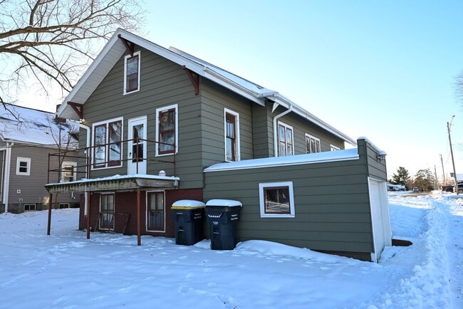 Photo - 1802-1806 Superior Ave - Duplex Unit 1802