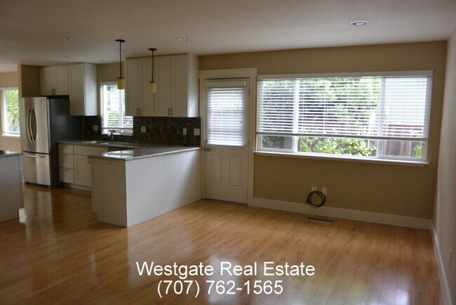Photo - 530 Chase St