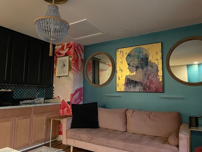 Lounge - 4638 Woodberry St