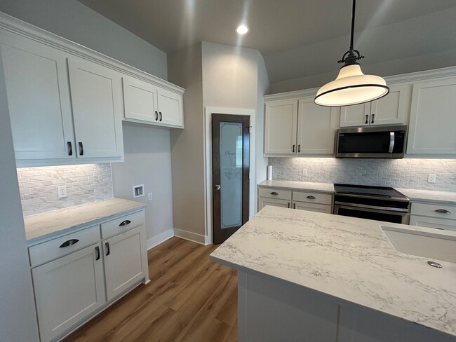 Photo - Amazing 3 Bedroom Midway Home