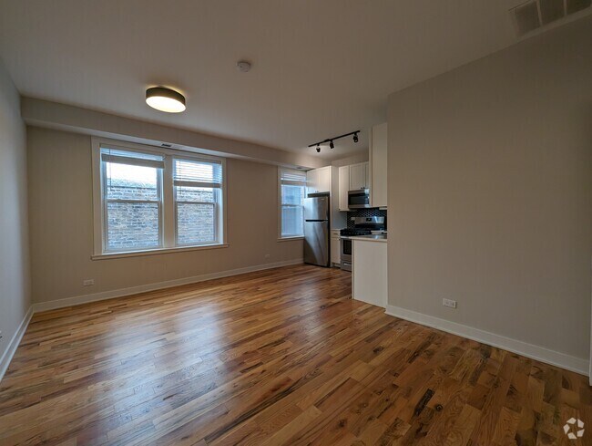 Building Photo - 650 W Wrightwood Ave Rental
