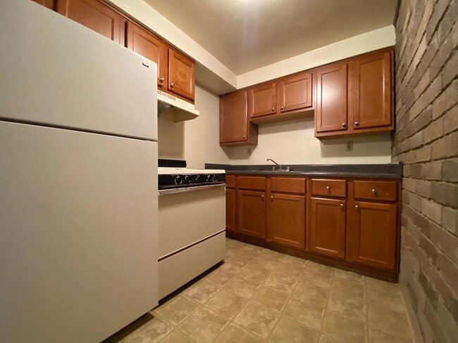 Amazing One Bedroom on the Second Floor! B... - Amazing One Bedroom on the Second Floor! B... Apartment