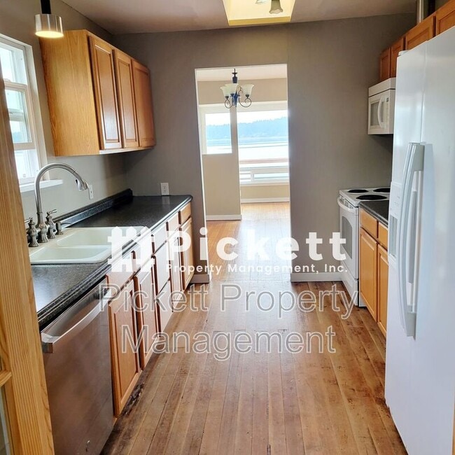 Photo - 2821 Erlands Beach Loop NW