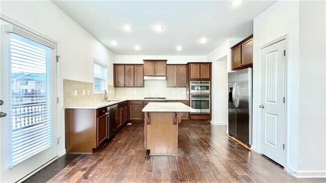 Photo - 436 Fieldview Ln