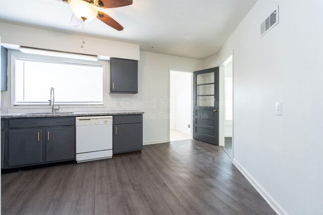 Photo - 1700 N Harvard Ave Unit 1