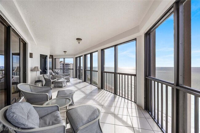 Building Photo - 8171 Bay Colony Dr Unit 2004