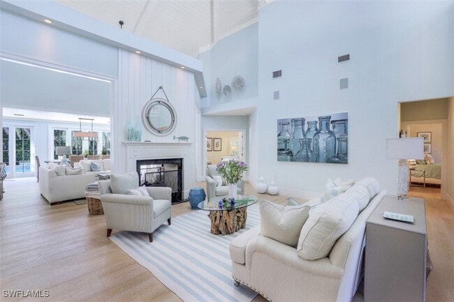 Building Photo - 154 4th Ave N