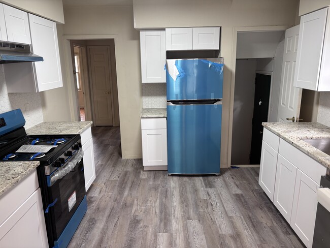 Building Photo - 207 Wellington Rd S Rental
