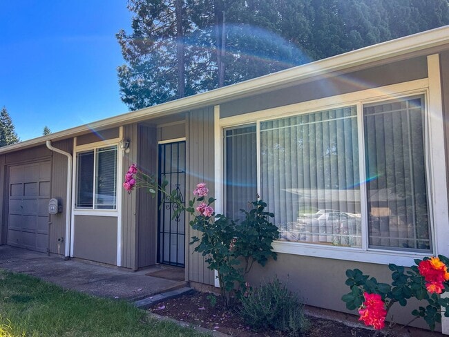 Photo - 2BD/1BA DUPLEX W/ GARAGE &YARD IN SALEM