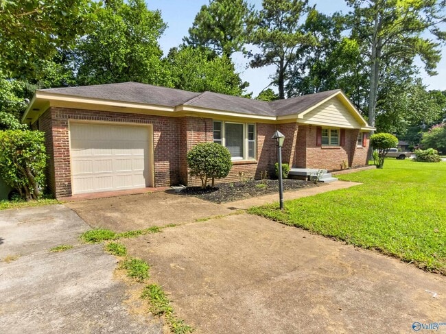 Photo - 2303 Lynn Rd NW
