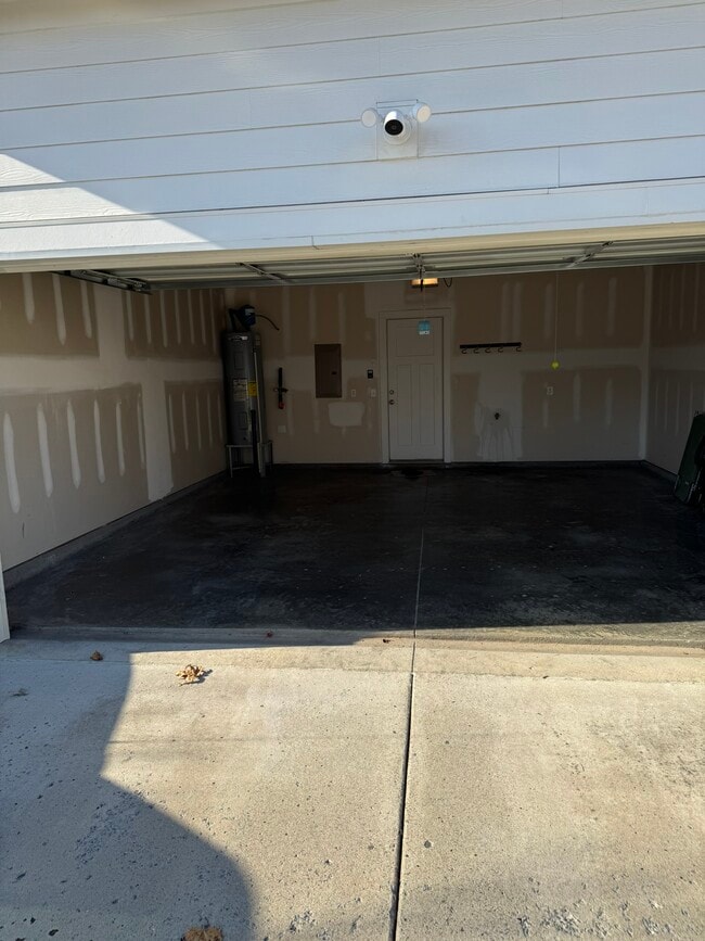 Photo - 689 Hickory Industrial Dr